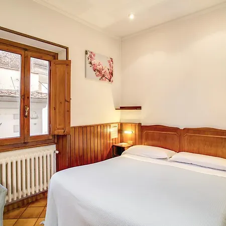 Lorena Hotel 2*
