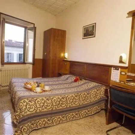 Lorena Hotel 2*