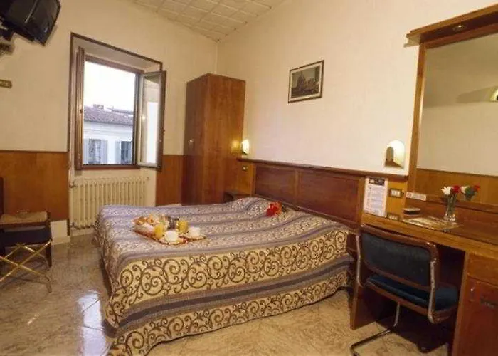 Lorena Hotel 2*
